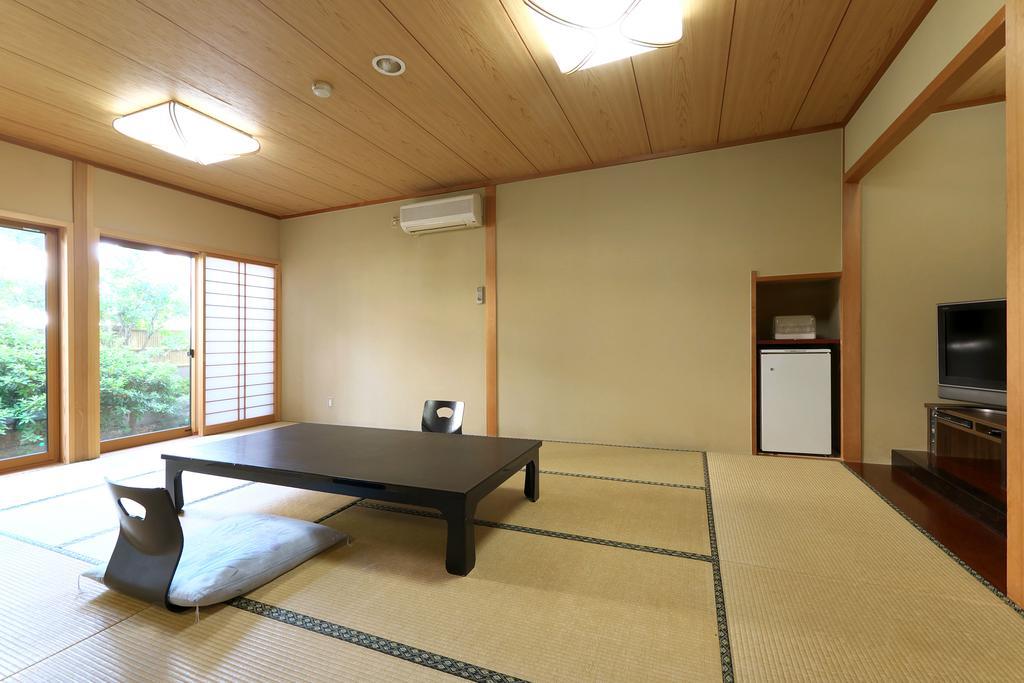 Yuraku Hotel Awara Zimmer foto